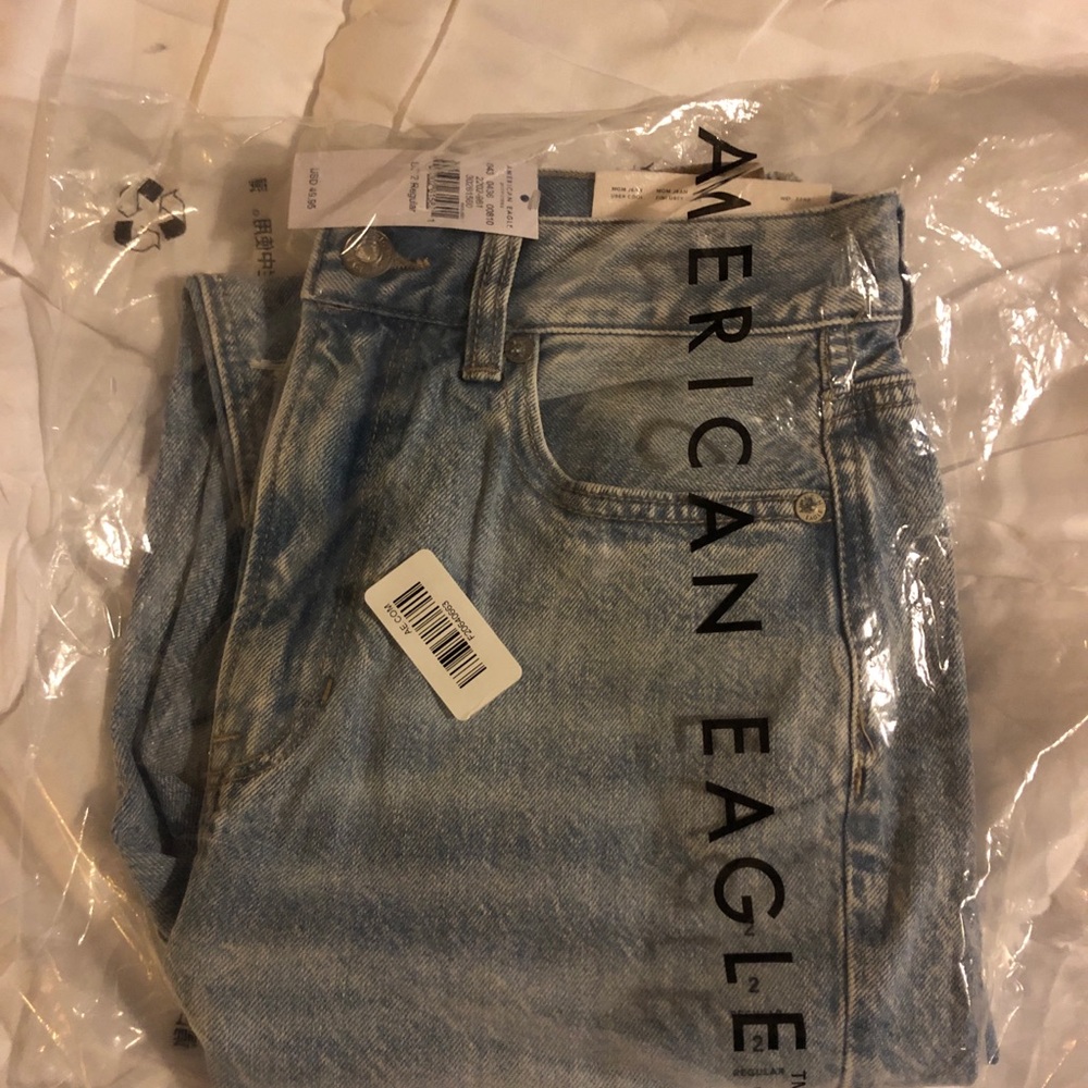 Brand new American Eagle Size 2 Jeans NIP NWT